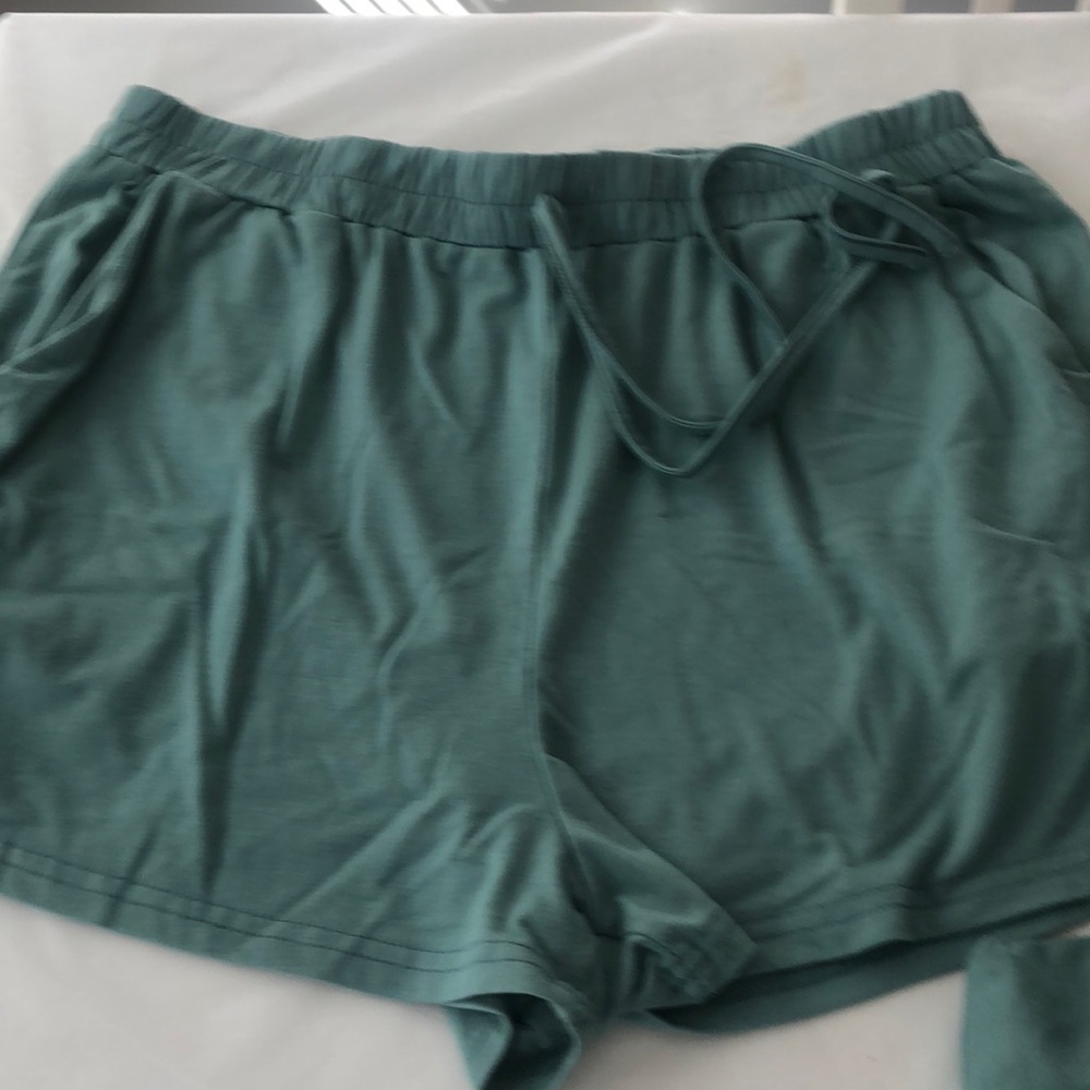 This is a woman’s 2 piece short set